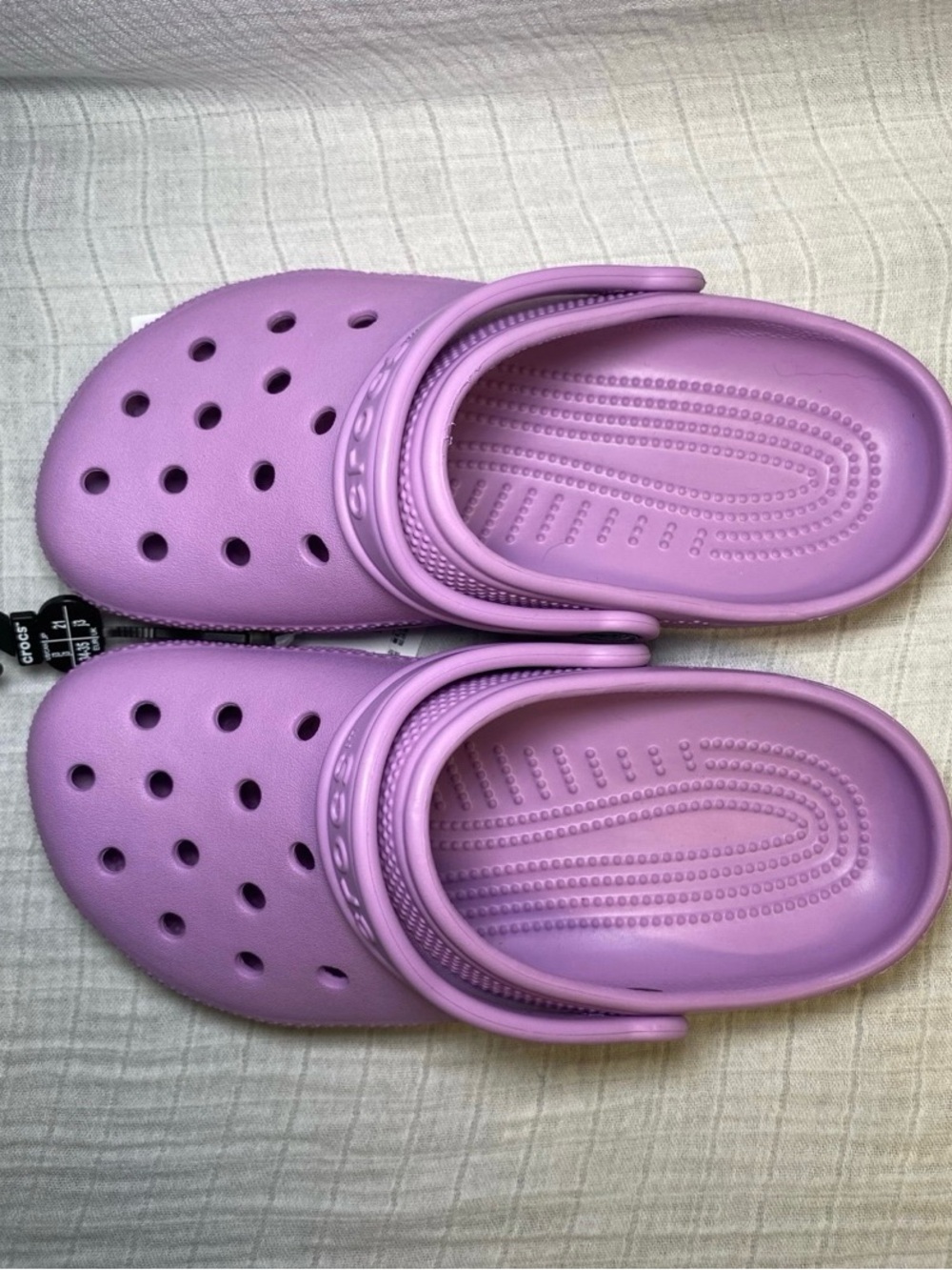 Classic Crocs - Picture 2 of 4